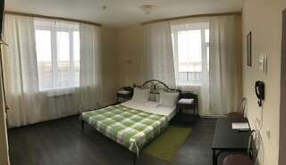 Гостиница Compex Novinki Горбатовка Двухместный номер с кроватью размера «queen-size» и балконом-1